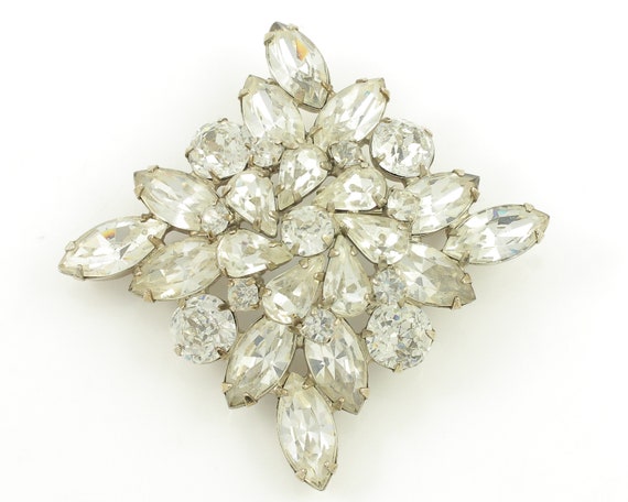 Lavish Vintage Weiss Rhinestone Brooch