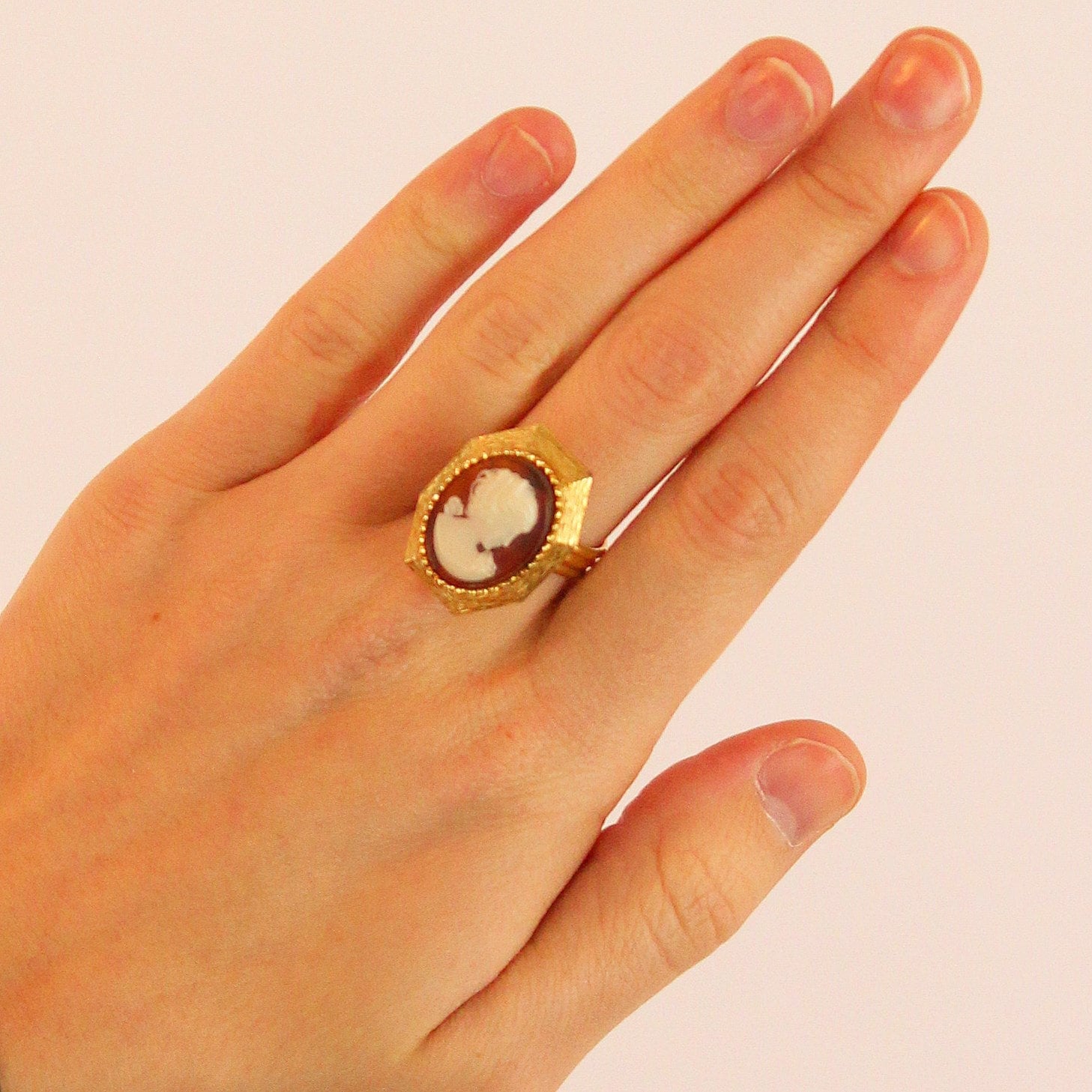 Vintage Luzier Cameo Perfume Locket Ring Chunky Gold Tone