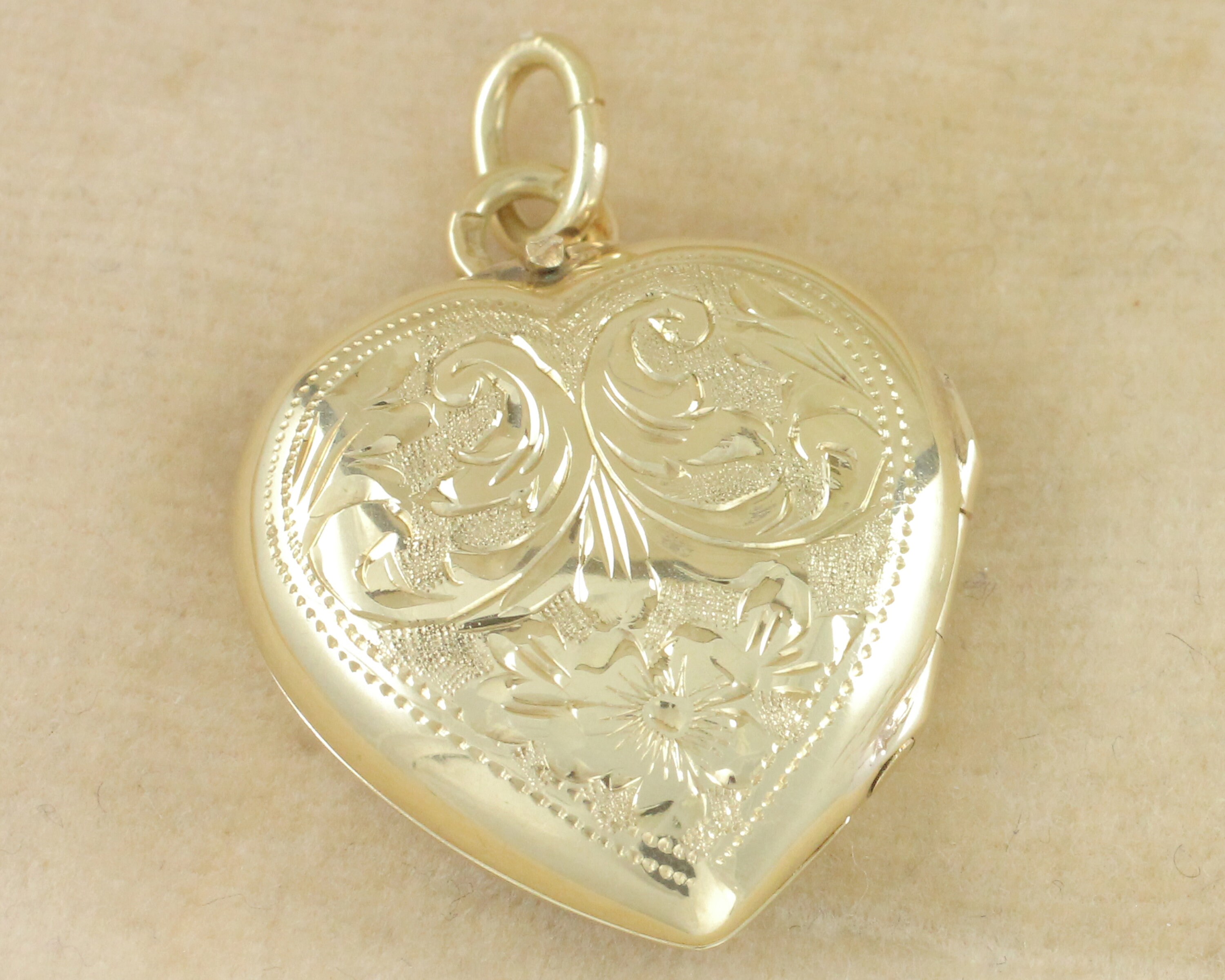 Vintage 14K Gold Heart Locket Pendant Hand Engraved Flowers 585