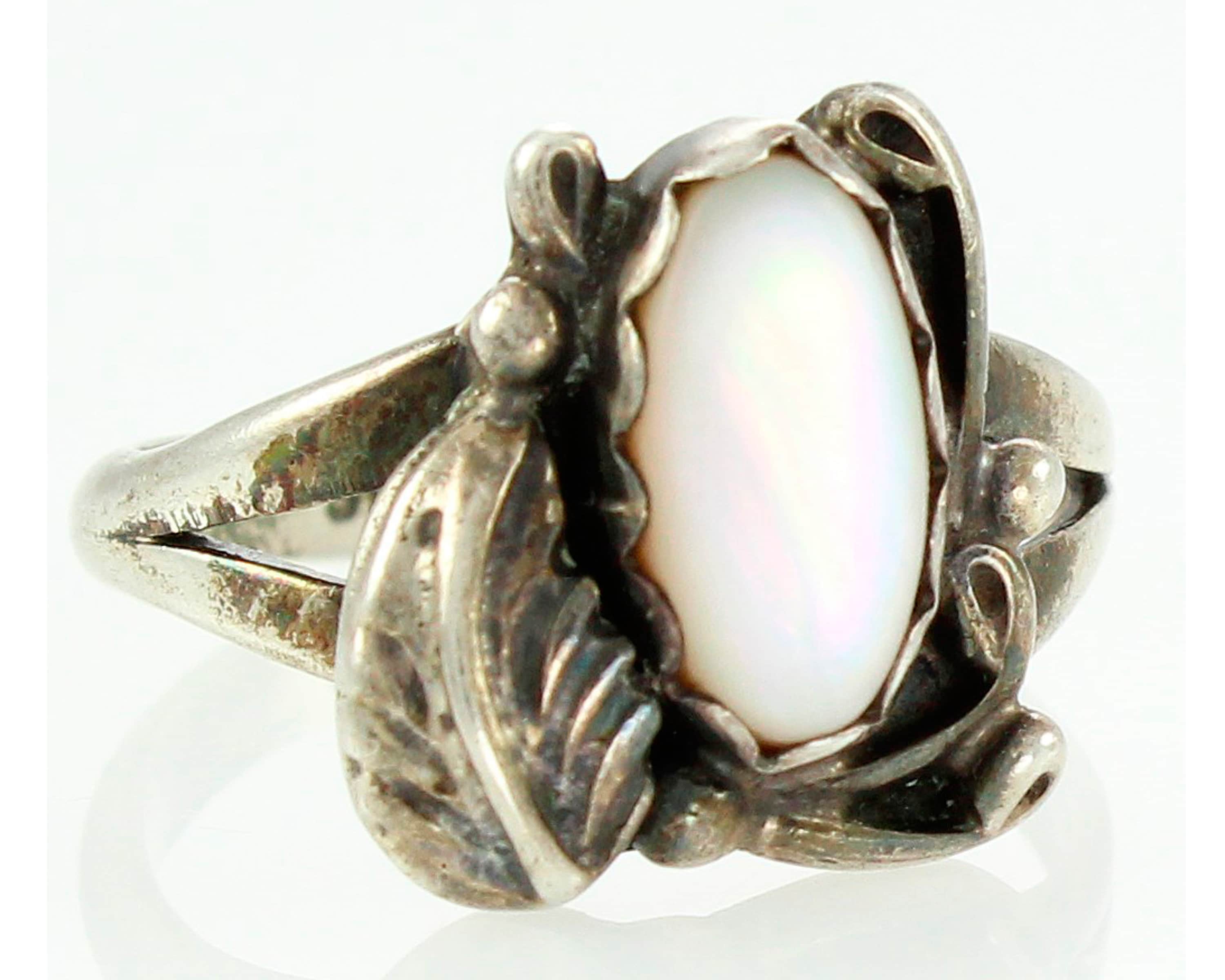 Sensational Vintage Native American Navajo Mother Of Pearl Sterling Silver Ring Sensational Vintage Native American Navajo Mother Of Pearl Sterling Silver Ring