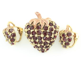 Vintage Strawberry Red Rhinestone Pin and Earrings, 1960s Rhinestone Strawberry 3D Brooch Earrings, Vintage Fruit Jewelry, Vintage Jewelry