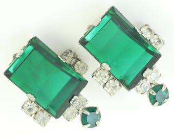 Vintage Emerald Green Rhinestone Earrings, 1960s Art Deco Style Green Rhinestone Earrings, Large Green Rhinestone Earrings, Vintage Jewelry