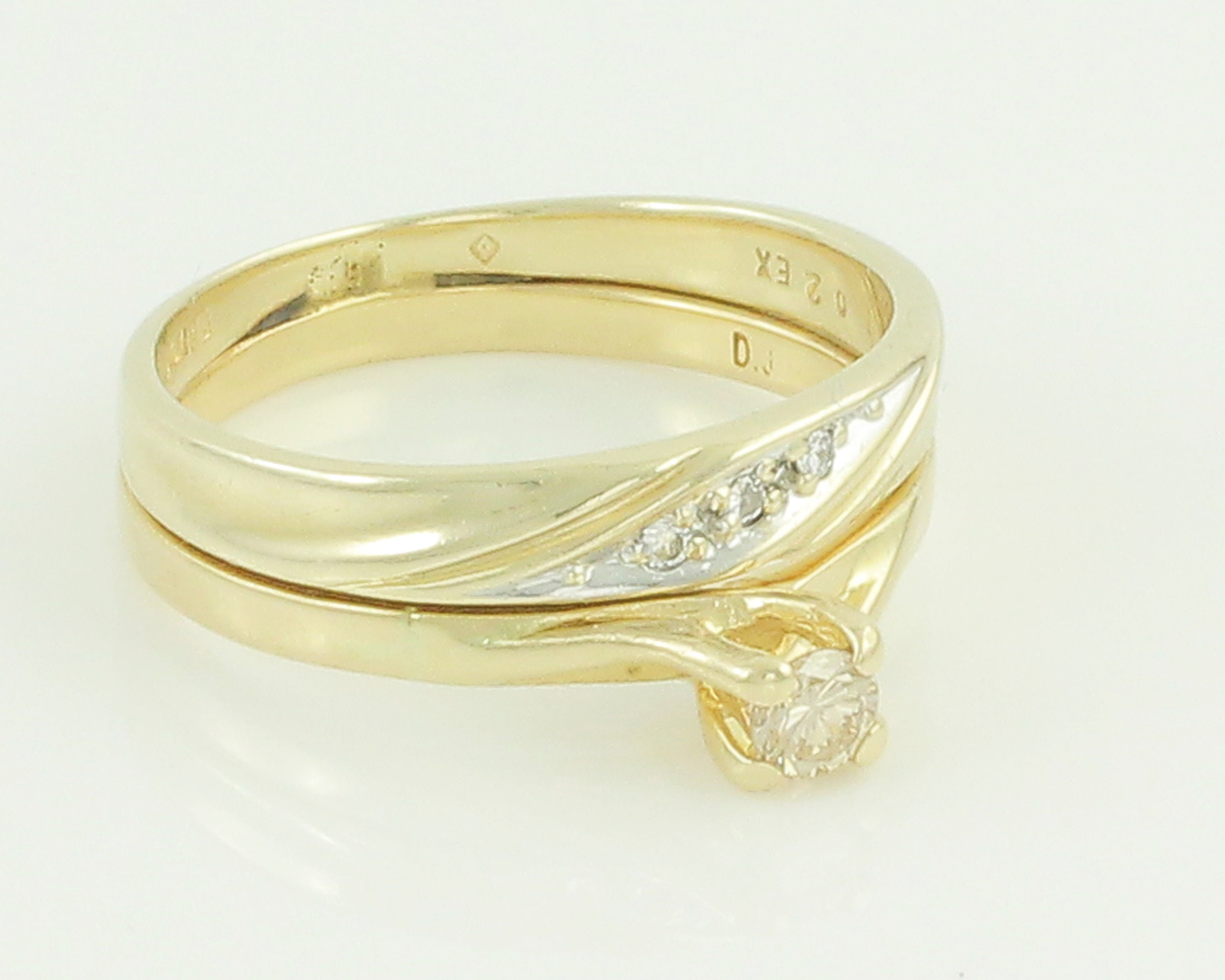 How Many Grams of Gold Are in an Engagement Ring?
