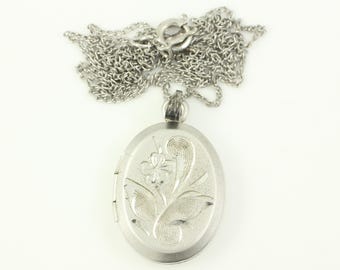 Engraved Oval Locket Sterling Silver, Vintage Silver Locket Necklace, Flower Locket, Romantic Gift, Locket for Sweetheart, Vintage Jewelry