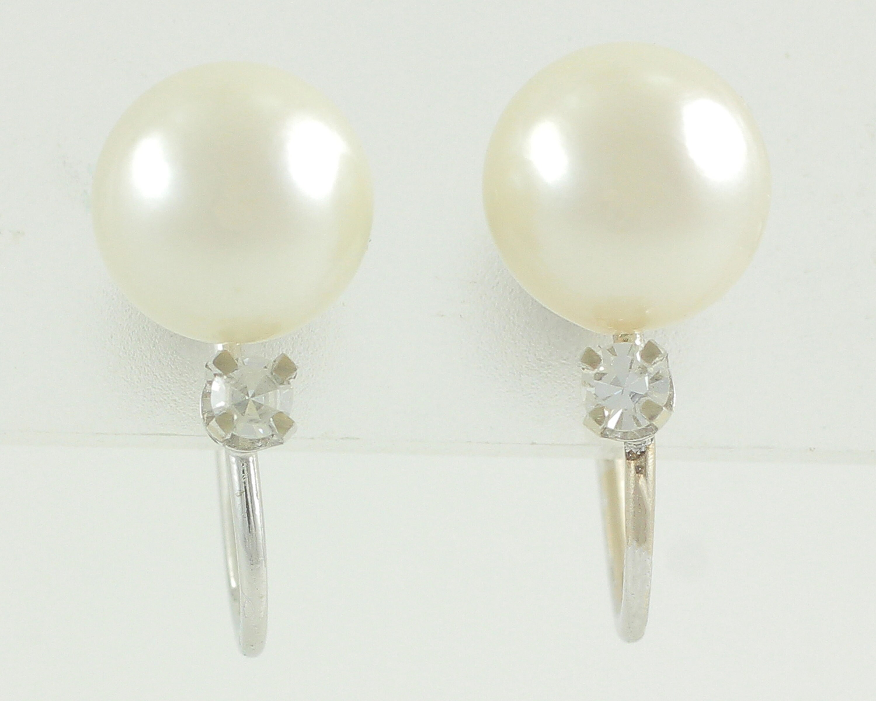 Vintage 18K Cultured Pearl Screw Back Earrings