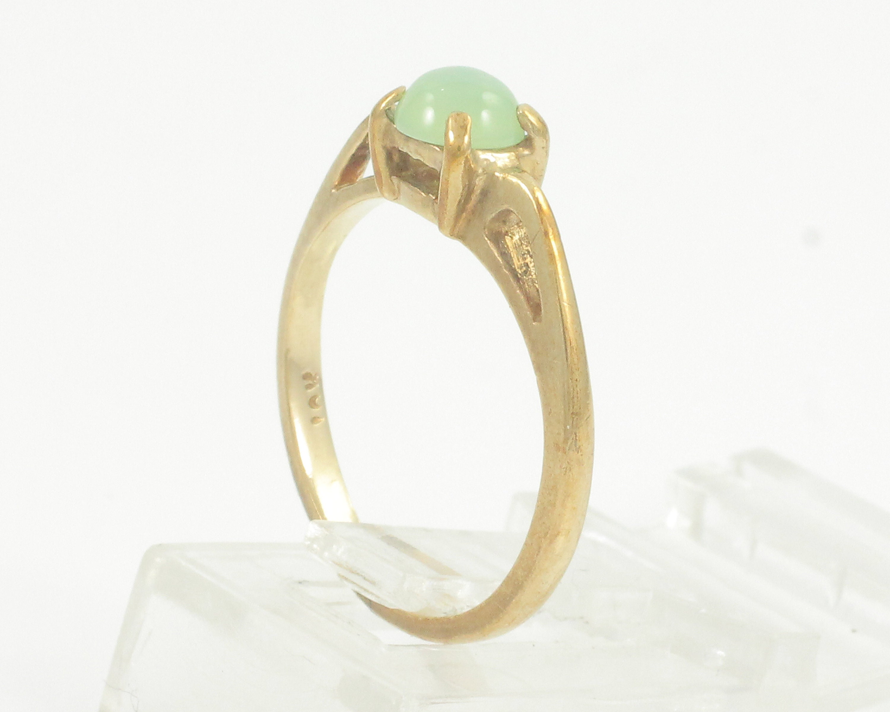 Vintage 10K Mint Green Star Sapphire Ring 1970s 10K Lab Created