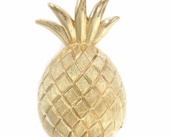 Vintage Small Trifari Pineapple Brooch, Trifari Gold Tone Figural Pineapple Pin, Mid Century Trifari Pineapple Brooch, Vintage Jewelry