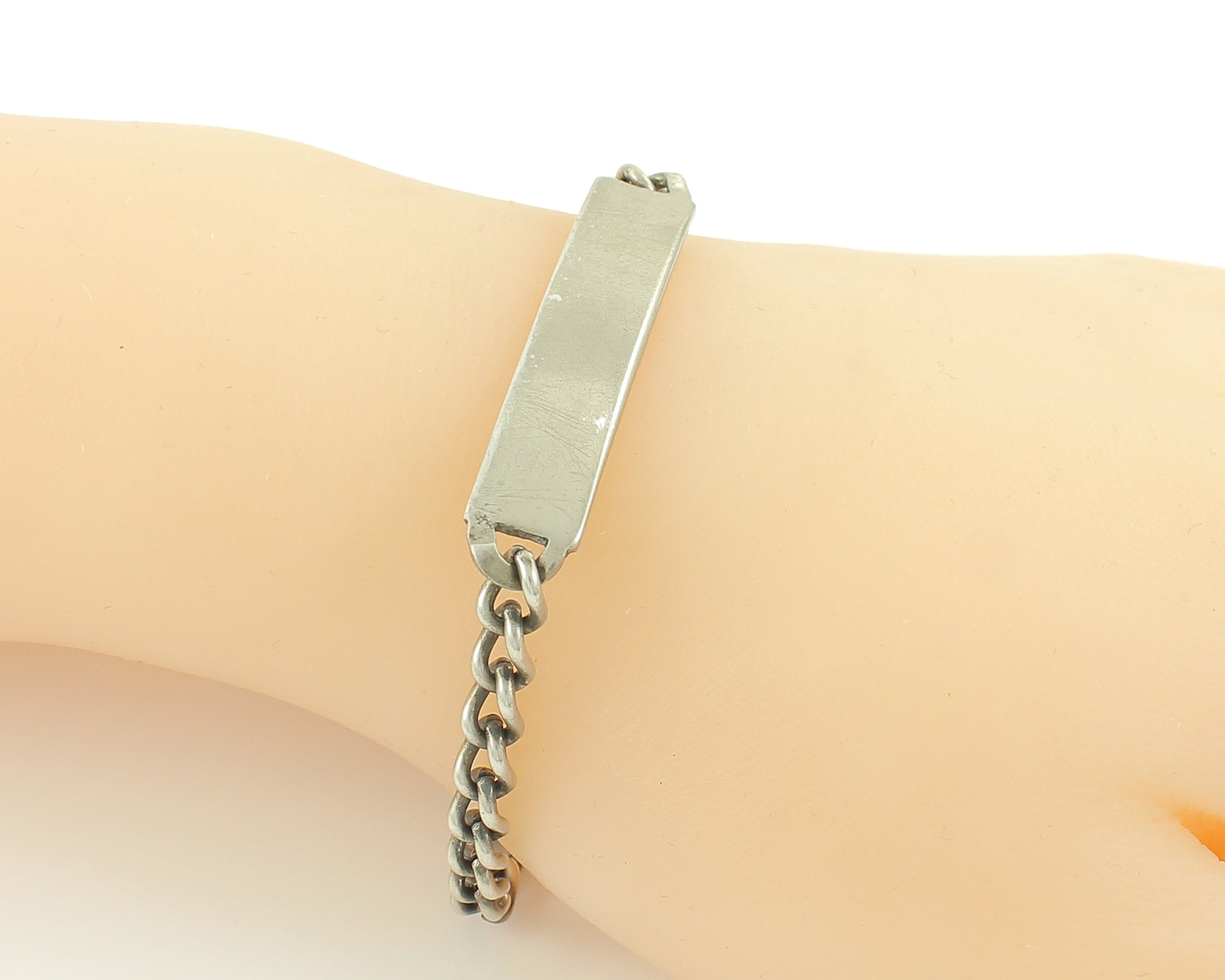 Silver Curb Chain Bracelet with A Hook Clasp