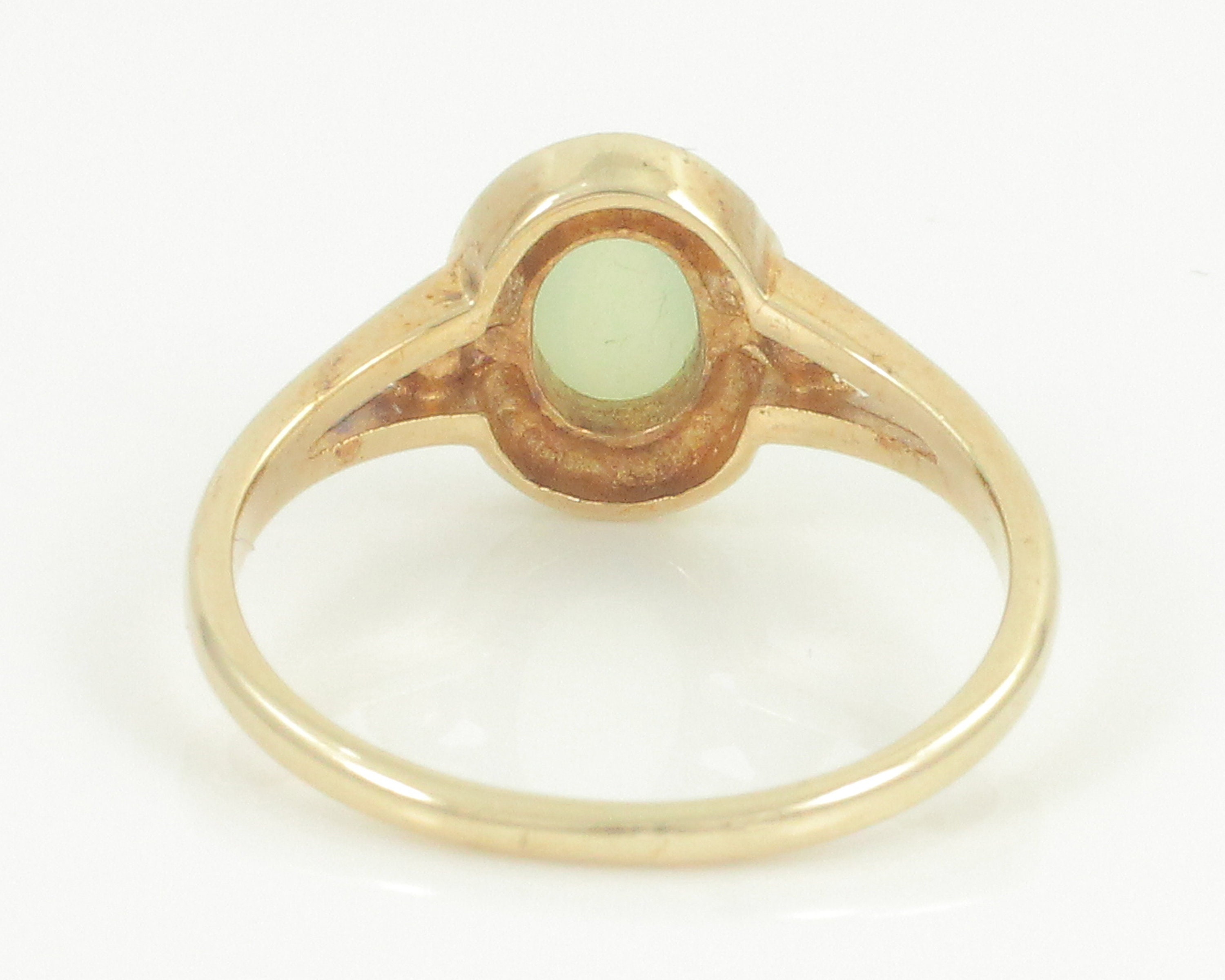 Vintage 10K Mint Green Star Sapphire Ring, 1970s 10K Lab Created Green