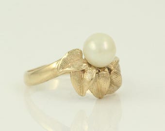 Vintage 14K Akoya Cultured Pearl Ring, 1960s Akoya Cultured Pearl Solitaire 14K Gold Ring, Mid Century Pearl 14K Gold Ring, Vintage Jewelry