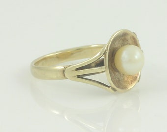 Vintage Mid Century Modern 10K Pearl Saucer Ring, 10K Gold 5.7mm Cultured Pearl Ring, Vintage 10K Akoya Pearl Ring Size 7, Vintage Jewelry