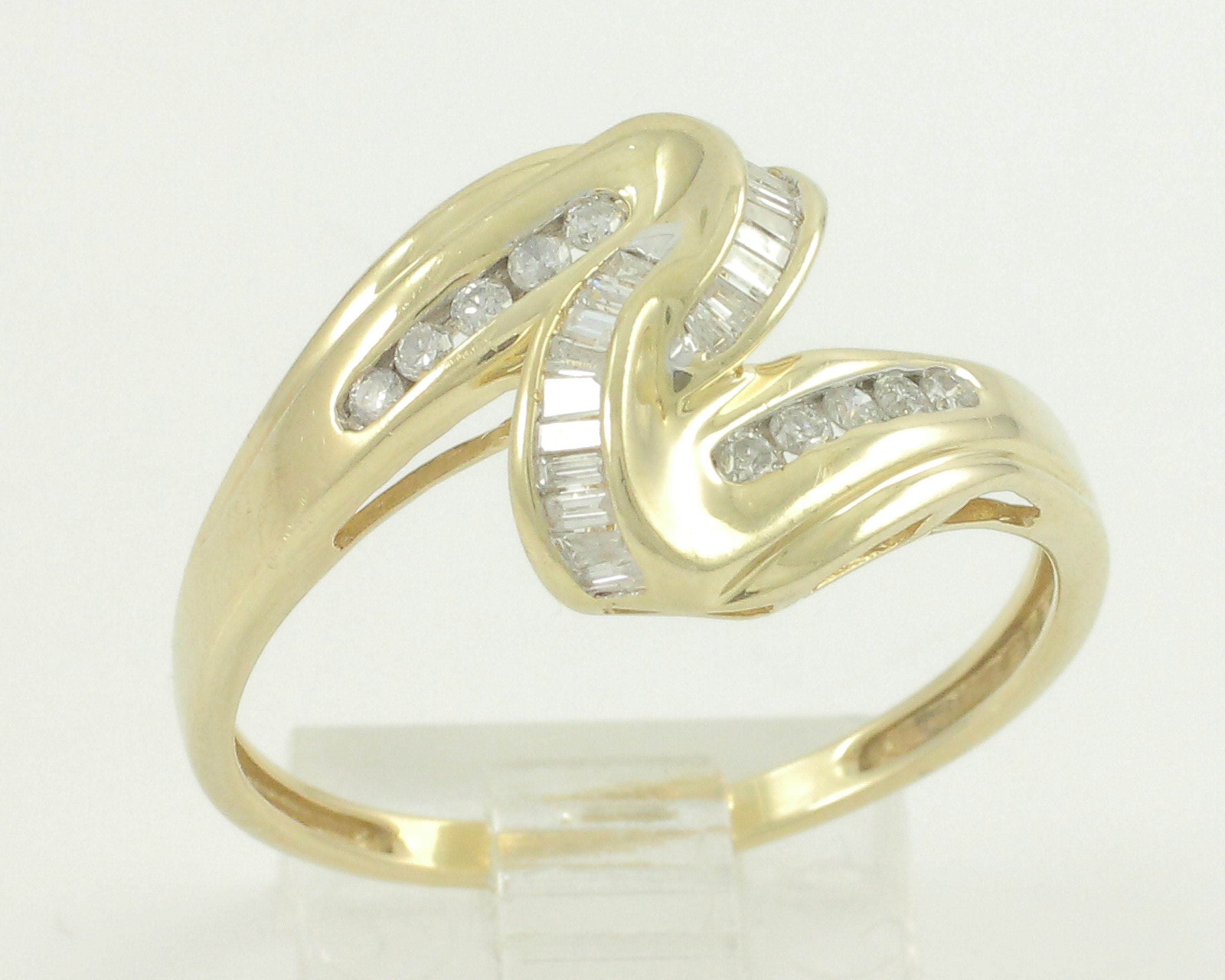 Vintage 14K Channel Set Diamond Ribbon Ring 14K Gold Baguette -  Denmark