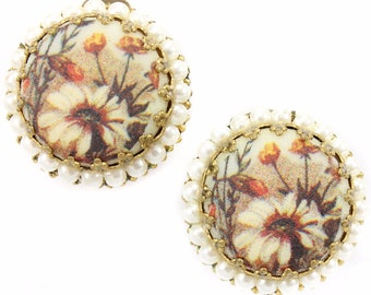 Vintage West German Sugar Coated Daisy Flowers Simulated Pearl Earrings, 1960s Sugared Glass Floral Clip On Earrings, Vintage Estate Jewelry