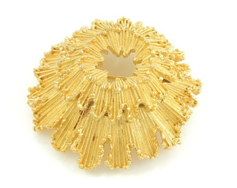 Vintage Trifari Modernist Gold Tone Brooch, 1970s Trifari Gold Tone Modern Ruffles Circle Pin, Trifari Sculptural Brooch, Vintage Jewelry