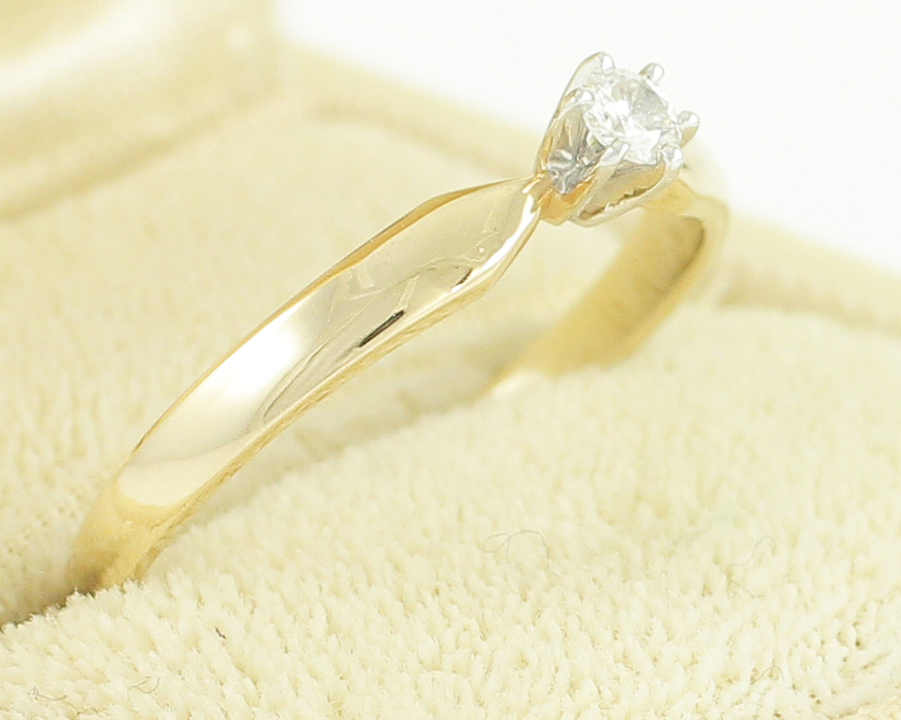 10K Gold .06 CT Diamond Solitaire Ring Engagement Promise Ring Size 7 c1990 1.4 gram New