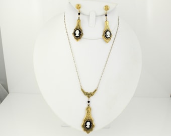 Vintage Black Glass Cameo Lariat Necklace Dangle Earrings Set, Victorian Revival Black White Glass Cameo Earrings Necklace, Vintage Jewelry