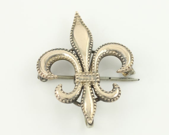 Sterling Silver Polish Filigree Rope Edge Fleur de Lis Cross Pendant Sterling Silver Polish Filigree Rope Edge Fleur de Lis Cross Pendant