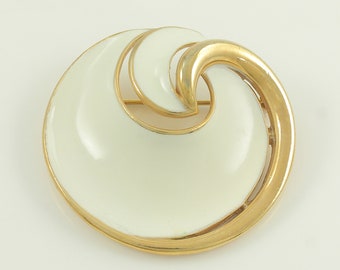 Trifari 1960s White Enamel Swirl Brooch, Vintage Crown Trifari White Enamel Gold Tone Swirl Pin, Bold Summer Enamel Jewelry, Vintage Jewelry