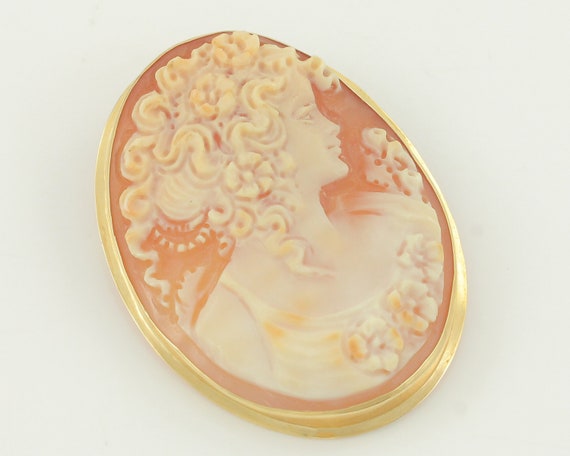 Vintage 18K Beautiful Lady Carved Shell Cameo Bro… - image 2