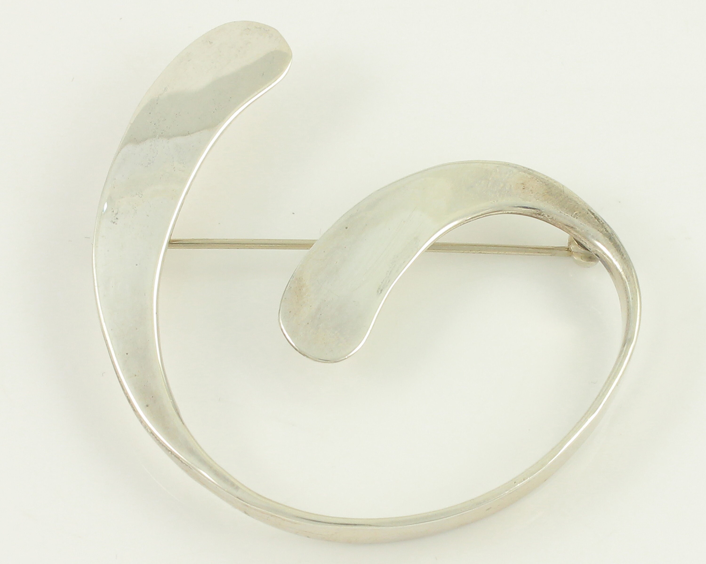 Brooch Matte Silver and White Enamel Flower - Rancho main image 1