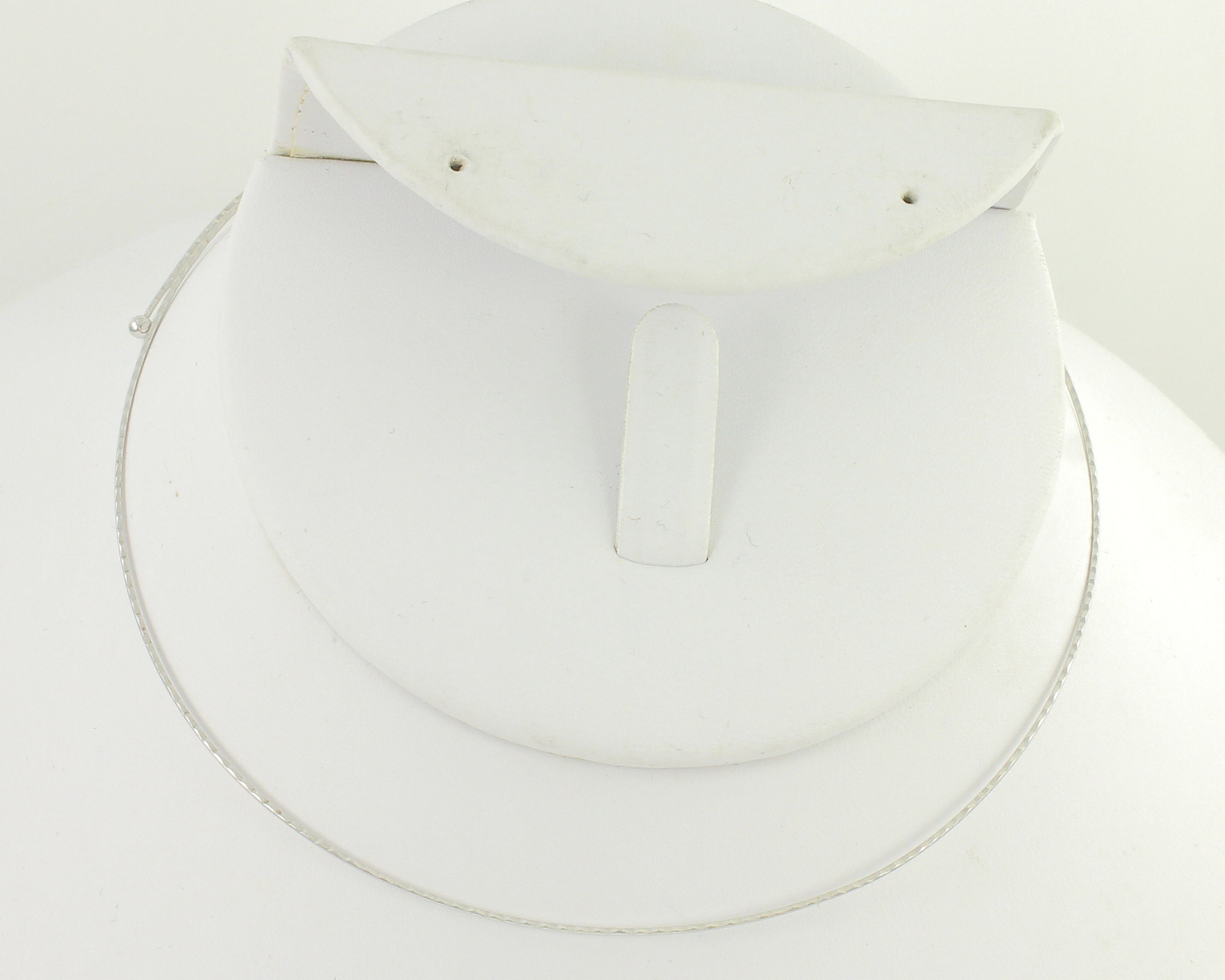 Gold wire shop collar necklace