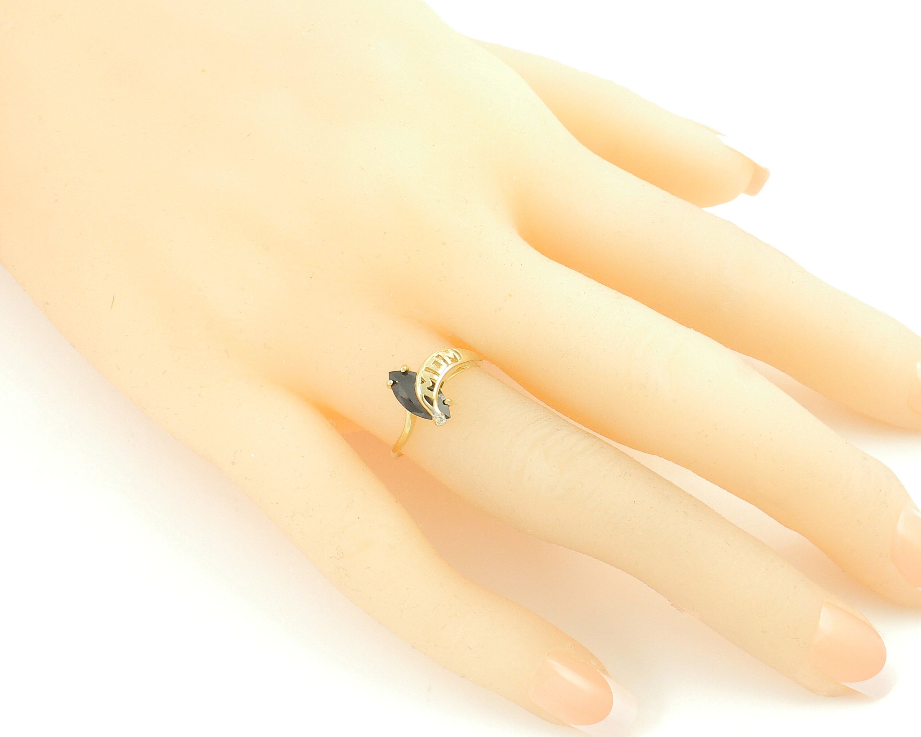 Black onyx mom ring deals