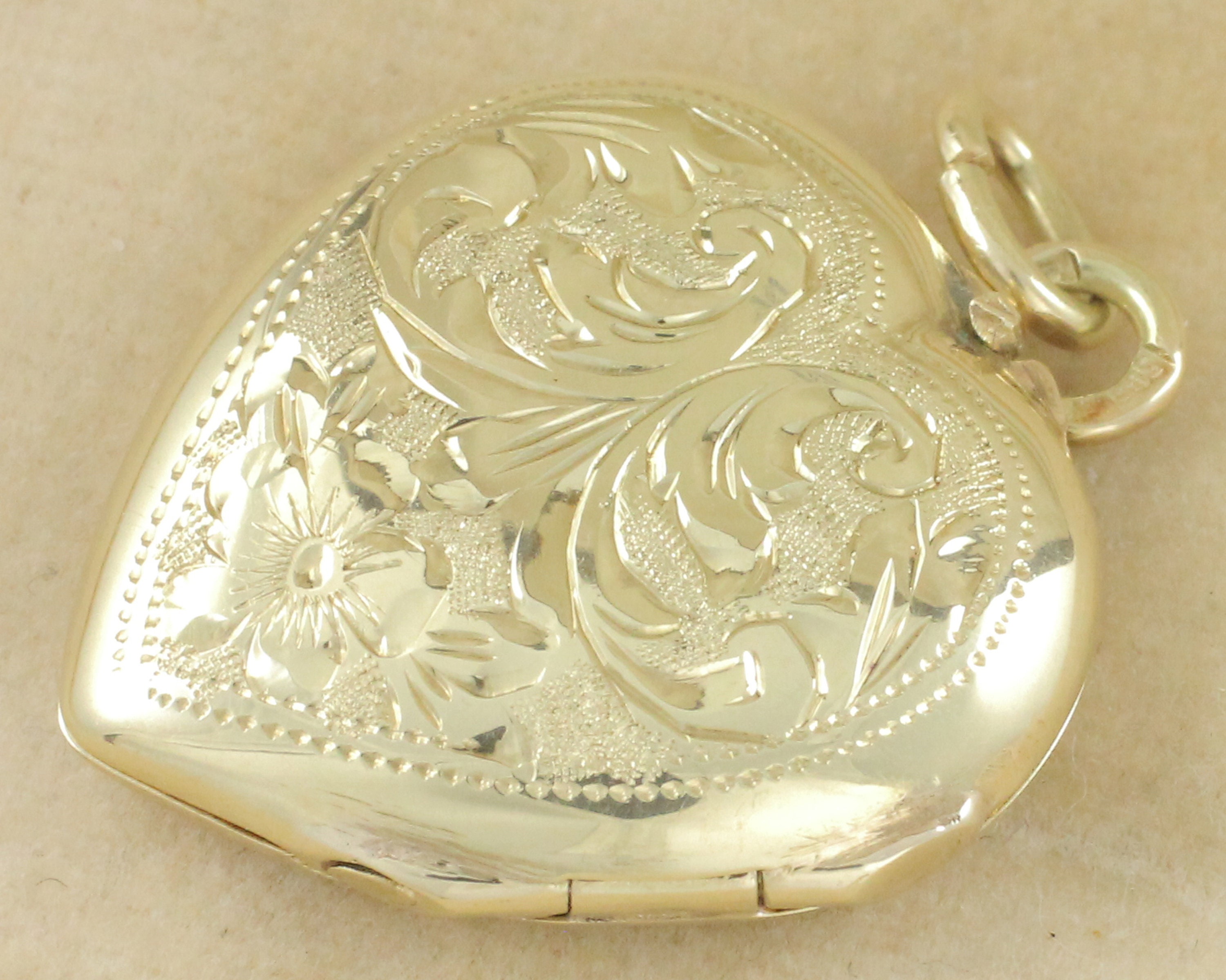 How to Open a Gold Heart Locket Necklace with 4 Photos - YouTube