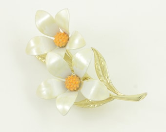Vintage JJ White Enamel Flower Brooch, Jonette Jewelry Pin, JJ Floral Brooch, Wedding Brooch, Vintage Flower Boutonniere, Vintage Jewelry