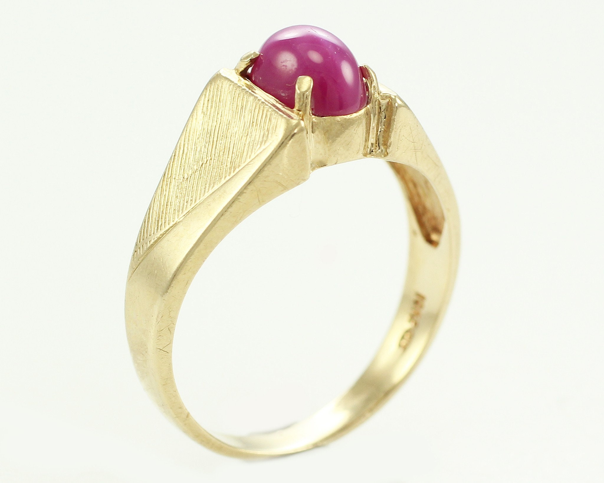 Vintage 10K Yellow Gold Created Star Ruby Man's Ring Size 9.75 - Men's