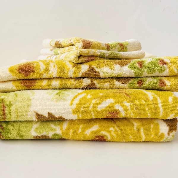 70’s Green/Yellow Floral Towel Set by Fashion Manor