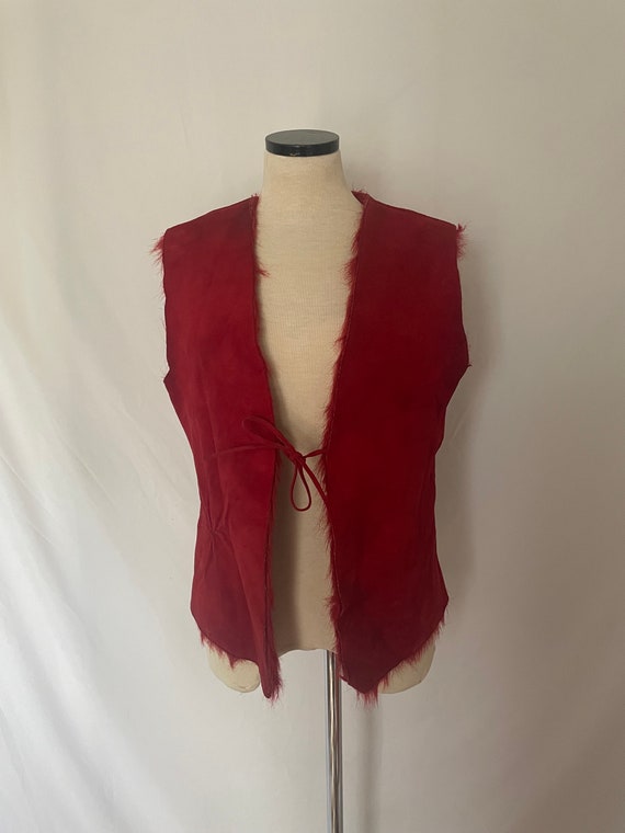 90’s Red Suede and Faux Fur Vest - image 4