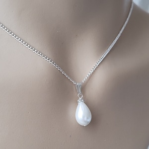 Simple Silver plated Pearl Tear Drop Pendant Necklace.  Pearl Pendant On Silver Plated Chain