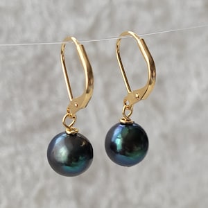 Pfau Schwarze Süßwasserperle Leverback Perlenohrring, vergoldete oder Gold gefüllte Ohrringe, schwarze Perle baumeln Tropfen Ohrringe.