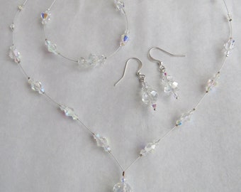 Collar, pulsera y pendientes de cristal. Conjunto de tres piezas hecho a mano. Joyería para bodas, novias, damas de honor y graduaciones.