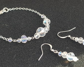 Set di gioielli con bracciale e orecchini in argento placcato a forma di goccia di cristallo AB./ Spose, damigelle, matrimoni e balli di fine anno