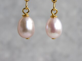 Orecchini Di Perle Di Conchiglia Placcati In Argento: Lo Stile Contemporaneo Per Ogni Donna
