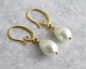 Women's Chanel Gold Faux Pearl 'CC' Dangle Earrings in Gold