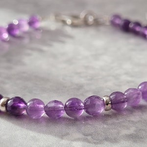 Amethyst Edelstein Stacking Armband. 925 Sterling zierliches Halbedelstein Armband Länge verstellbar