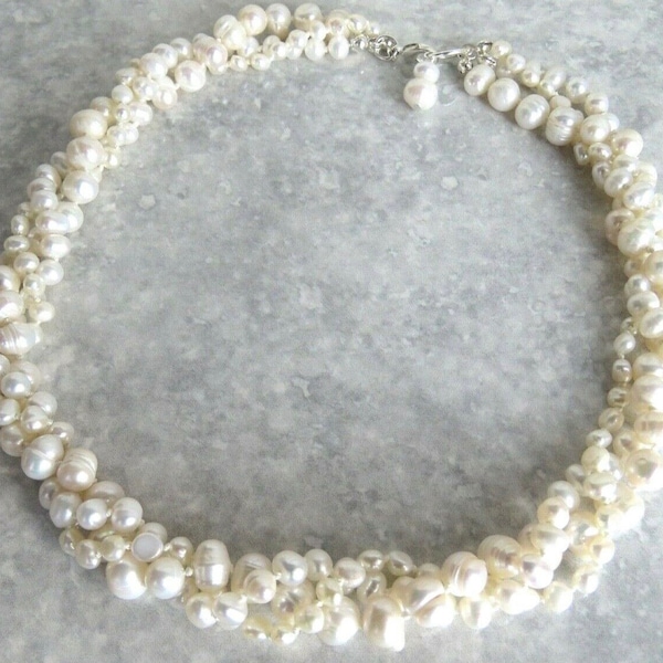 Collier de perles d'eau douce à plusieurs rangs. Collier 3 rangs de perles d'eau douce blanches torsadées en métal argenté