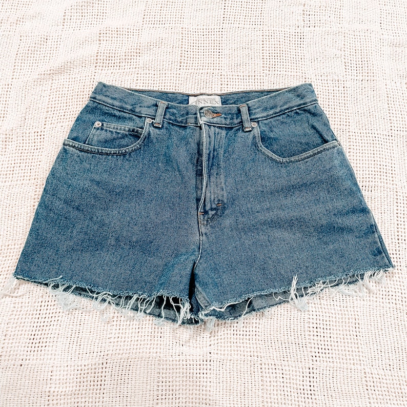 Vintage Cut Off Shorts Size 28 0273