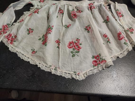 Vintage apron Rose Pattern - image 1