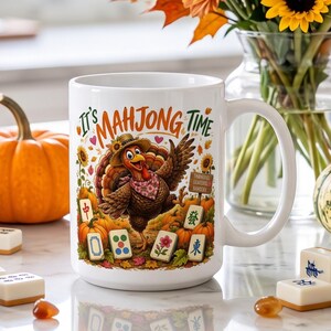 Taza de café personalizada con monograma de Mahjong para Acción de Gracias, taza de cosecha de otoño con pavo y calabaza, regalos navideños para grupos de Mahjong y amigos.