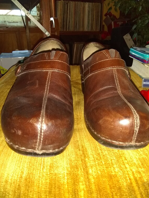 dansko butterfly clogs