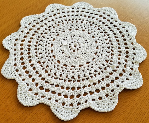 Handmade 19” 48cm ecru vintage doilie doily doiley crochet lace round