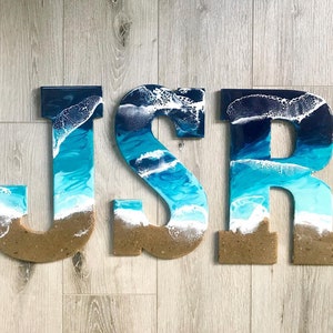 Iniciales de madera, arte de resina oceánica, decoración de casa de playa, regalo de inauguración de la casa, regalo de pareja,