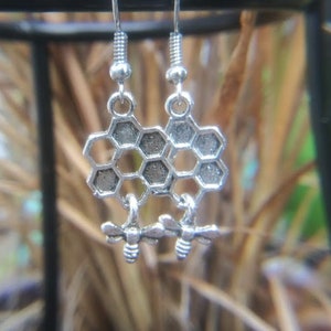 Honey Bee Earrings || Honeycomb & Bee Necklace || Honeycomb Earrings || Bee Earrings
