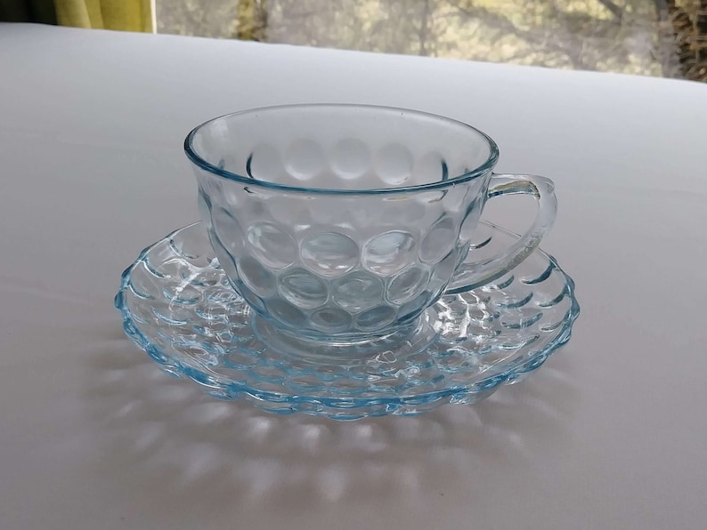 2 Anchor Hocking Glass Company Bubble Sapphire Blue Cups & Saucers Set Vintage 2 Anchor Hocking Glass Company Bubble Sapphire Blue Cups & Saucers Set Vintage