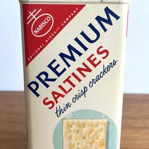 Vintage Nabisco Premium Saltines Tin English Spanish