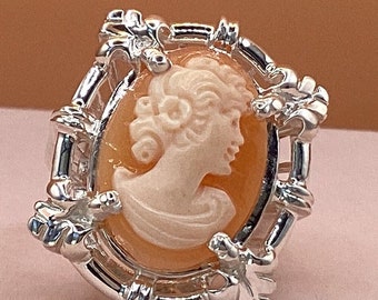 Anillo con camafeo de concha: Plata de ley victoriana vintage, talla 6 1/2. Joyería antigua.