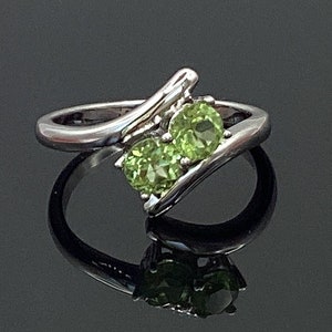 Peridot Ring August Birthday Anniversary Engagement Gift August Birthstone Sweet Sixteen Gift Round Peridot